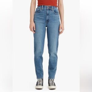 Levi's Woman High Waisted Mom Jeans